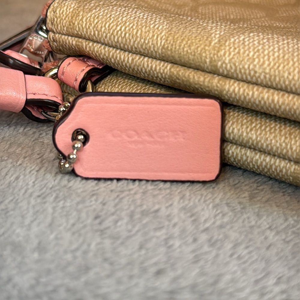 🤎🩷COACH🤎🩷Tan & Salmon Signature Coated Canvas Double Zip Wallet/EUC - Picture 5 of 16